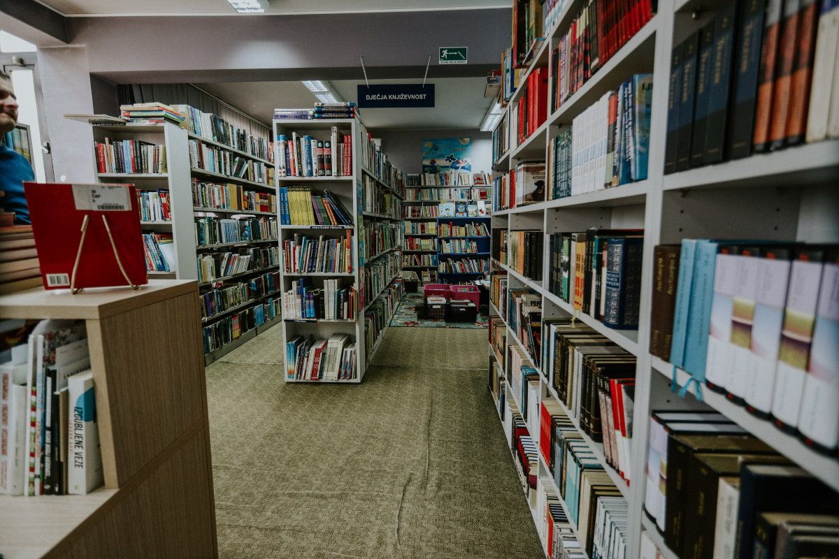 Bibliothek und Lesesaal der Stadt Đakovo