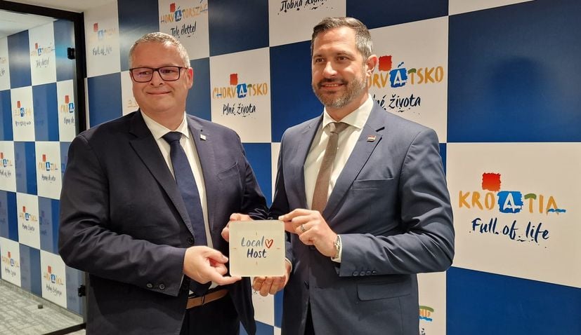 Hrvatska turistička zajednica u suradnji s Ministarstvom turizma i sporta utemeljila je oznaku prepoznatljivosti Vaš domaćin / Local Host 