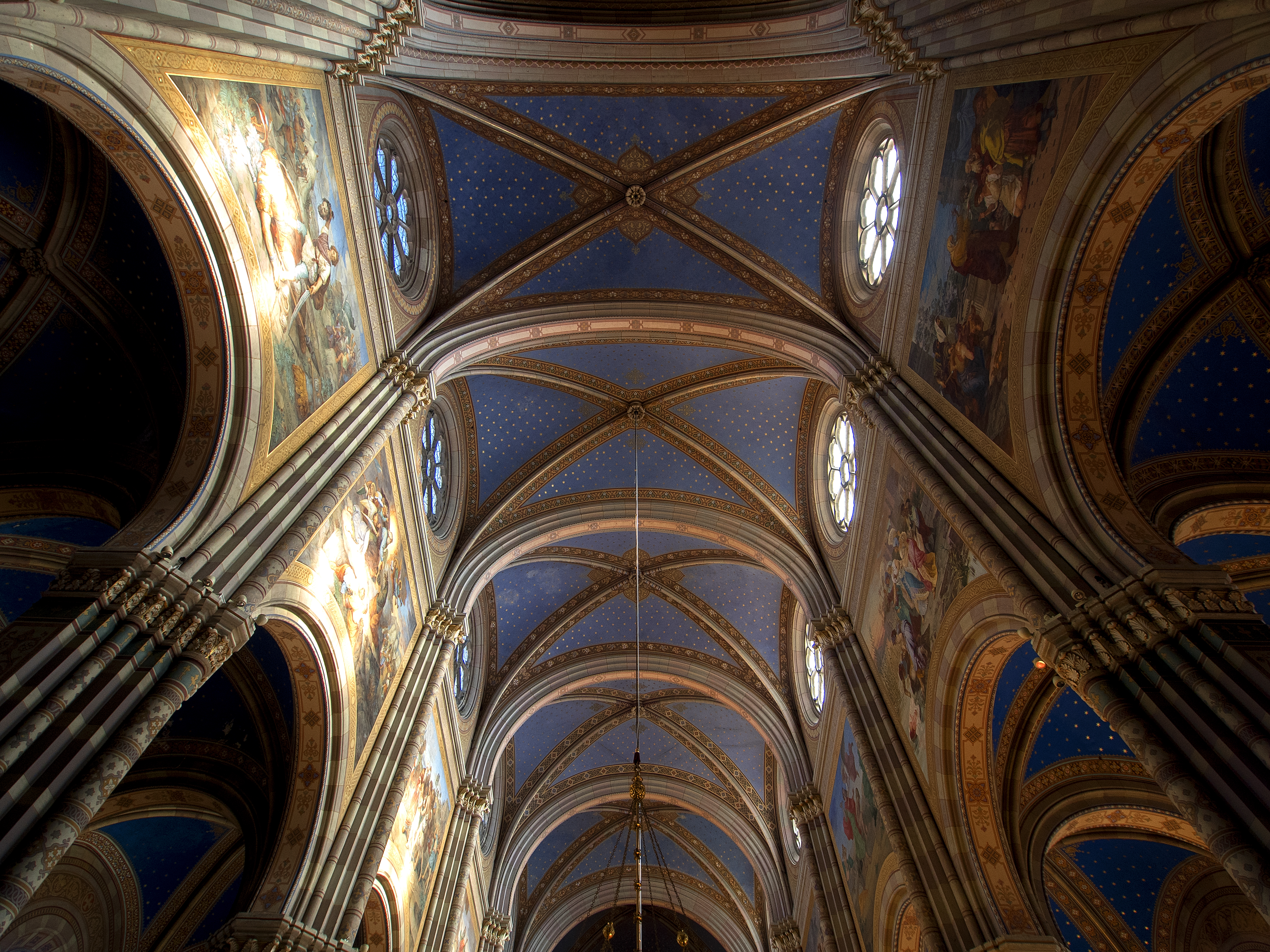 Katedralni mješovit zbor i Zbor Milosrdnih sestra sv. Križa održat će Adventski koncert u katedrali sv. Petra u Đakovu