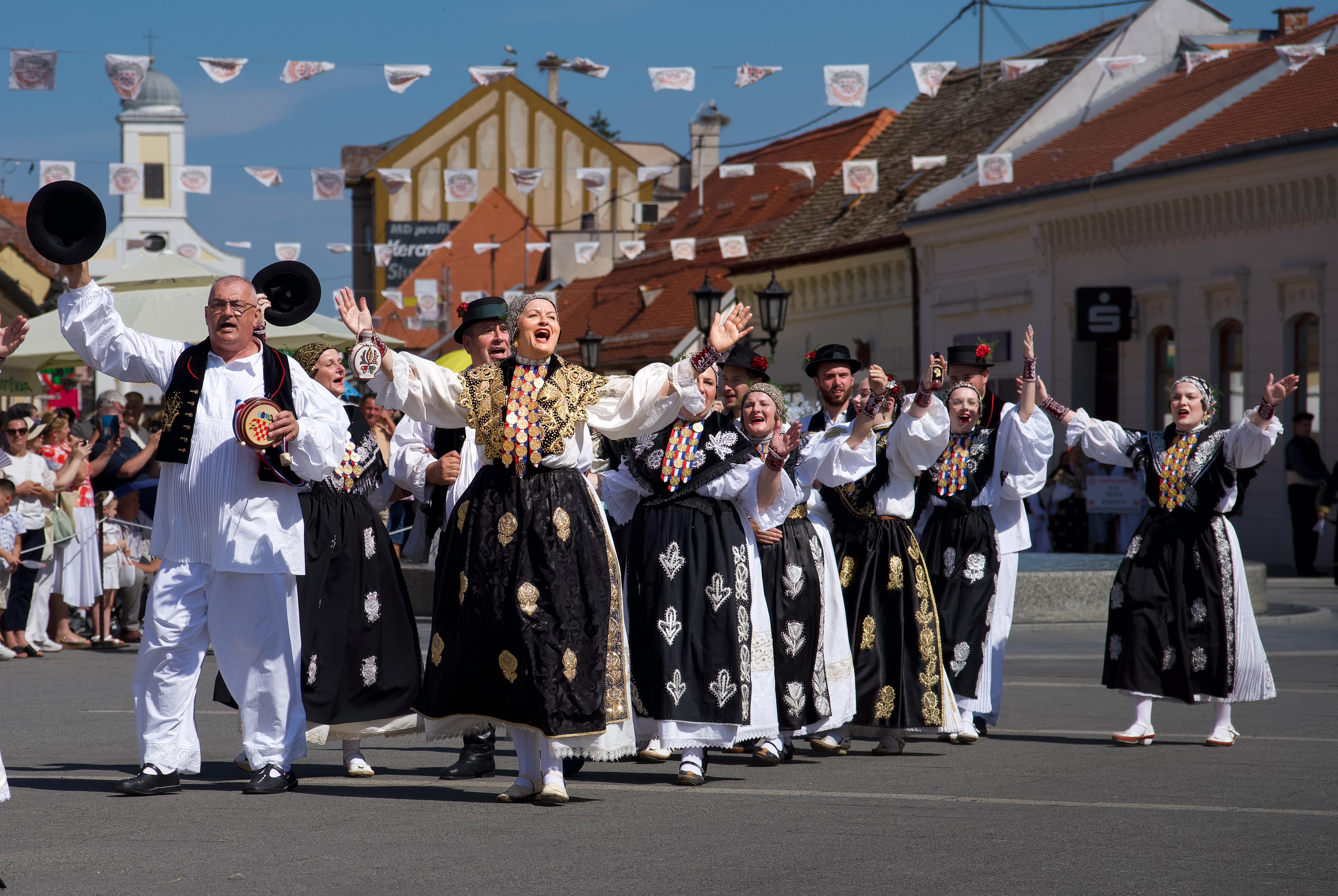 Završili su veličanstveni, jubilarni 60. Đakovački vezovi – slavlje tradicije koje će se dugo pamtiti